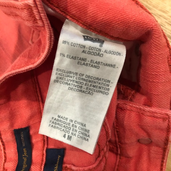 **currently unavailable** CORAL LEVI’S SKINNY JEANS 🌸 - Picture 4 of 4